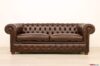 Canapé Chesterfield en cuir brun foncé avec clous plaqués laiton