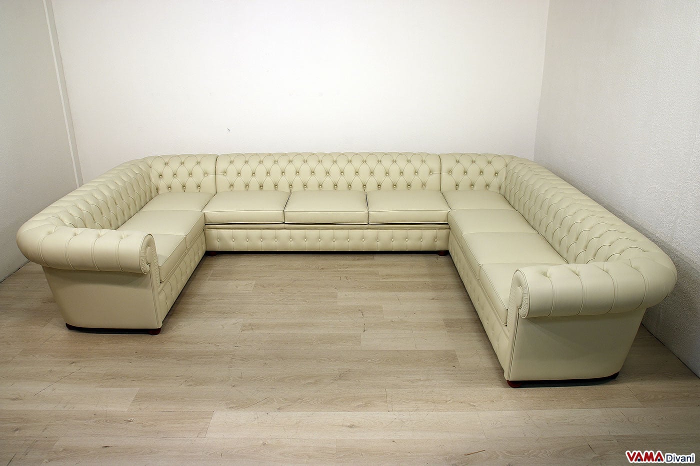 Canapé Chesterfield sur mesure en fer à cheval