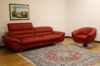 Salon moderne rouge avec fauteuil pivotant