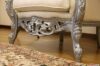 Pied et base d'un fauteuil de style baroque