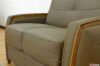 Accoudoir en bois couleur noyer et cuir taupe