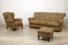Salon classique avec pouf capitonné