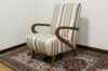 Fauteuil des années 1950 avec accoudoirs en bois