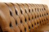 Canapé à dossier haut de type Chesterfield