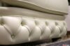 Fauteuil de luxe boutonné en cuir crème
