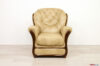 Fauteuil classique en cuir beige et noyer