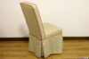 Chaise tapissée avec jupe en tissu beige