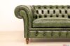Accoudoir avec clous d'un canapé Chesterfield original