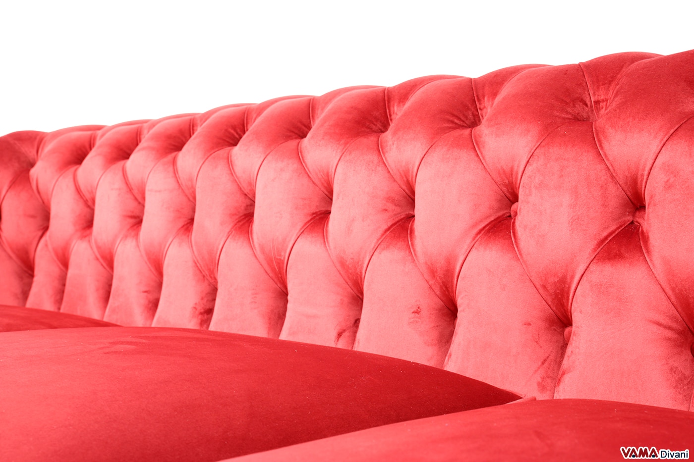 Dossier capitonné du canapé Chesterfield en velours rouge