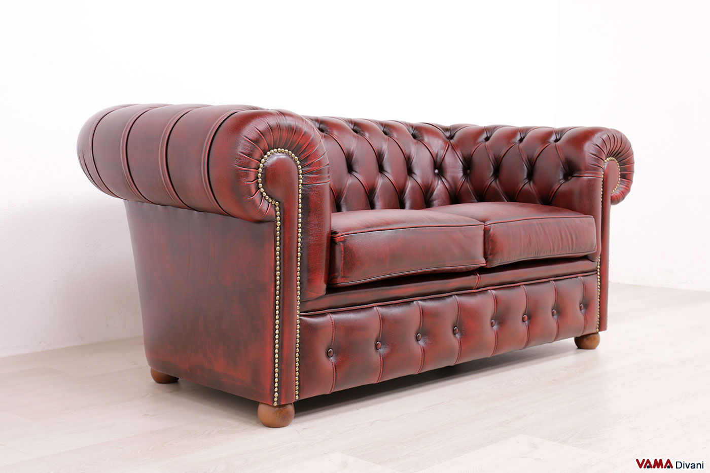Canapé 2 places Chesterfield style anglais cuir rouge bordeaux