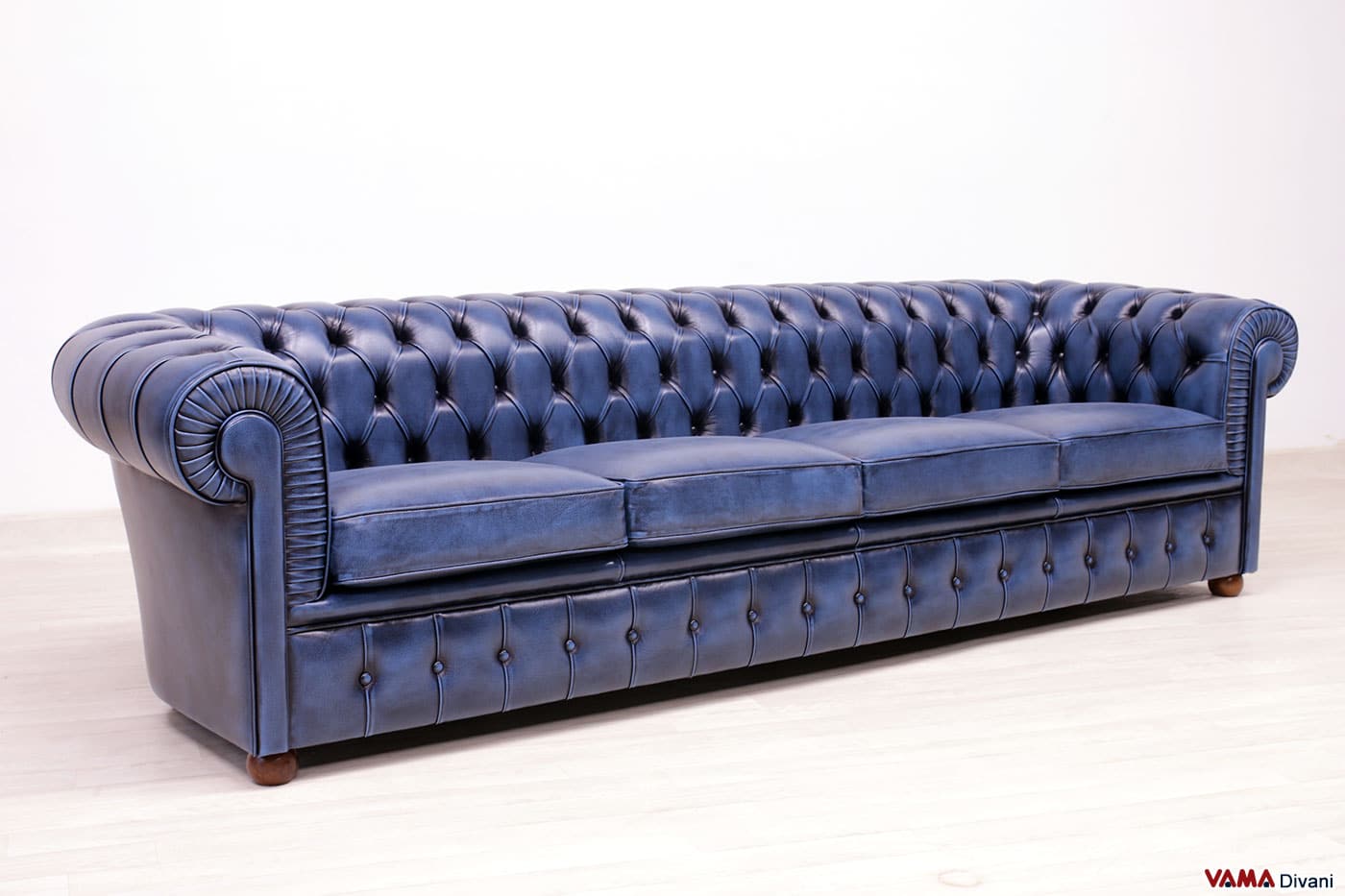 Grand canapé Chesterfield 4 places en cuir