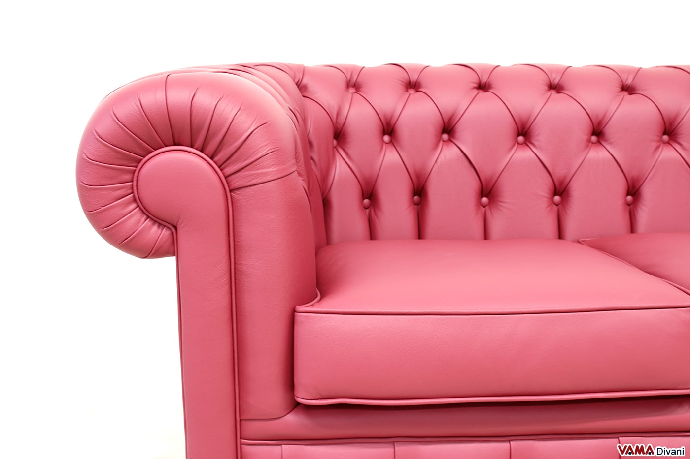 Accoudoir et assise du canapé Chesterfield en cuir véritable rouge foncé