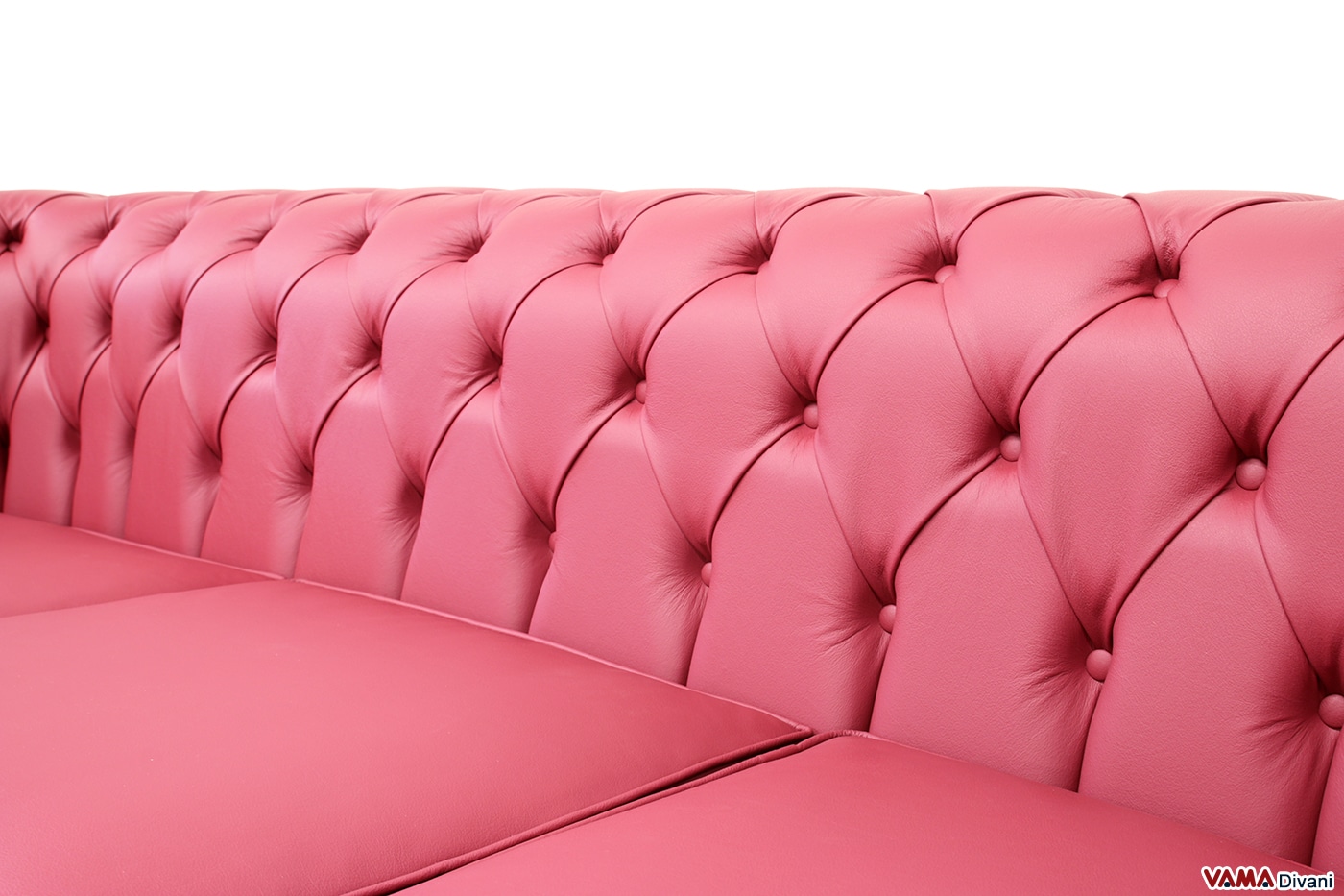 Détail du dossier du canapé Chesterfield 3 places en cuir rouge foncé