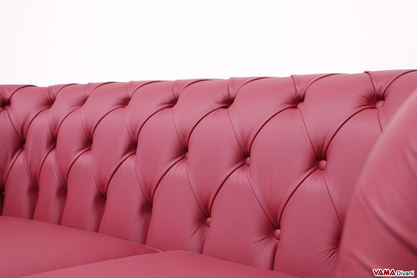 Détail des boutons encastrés du dossier du canapé Chesterfield 2 places