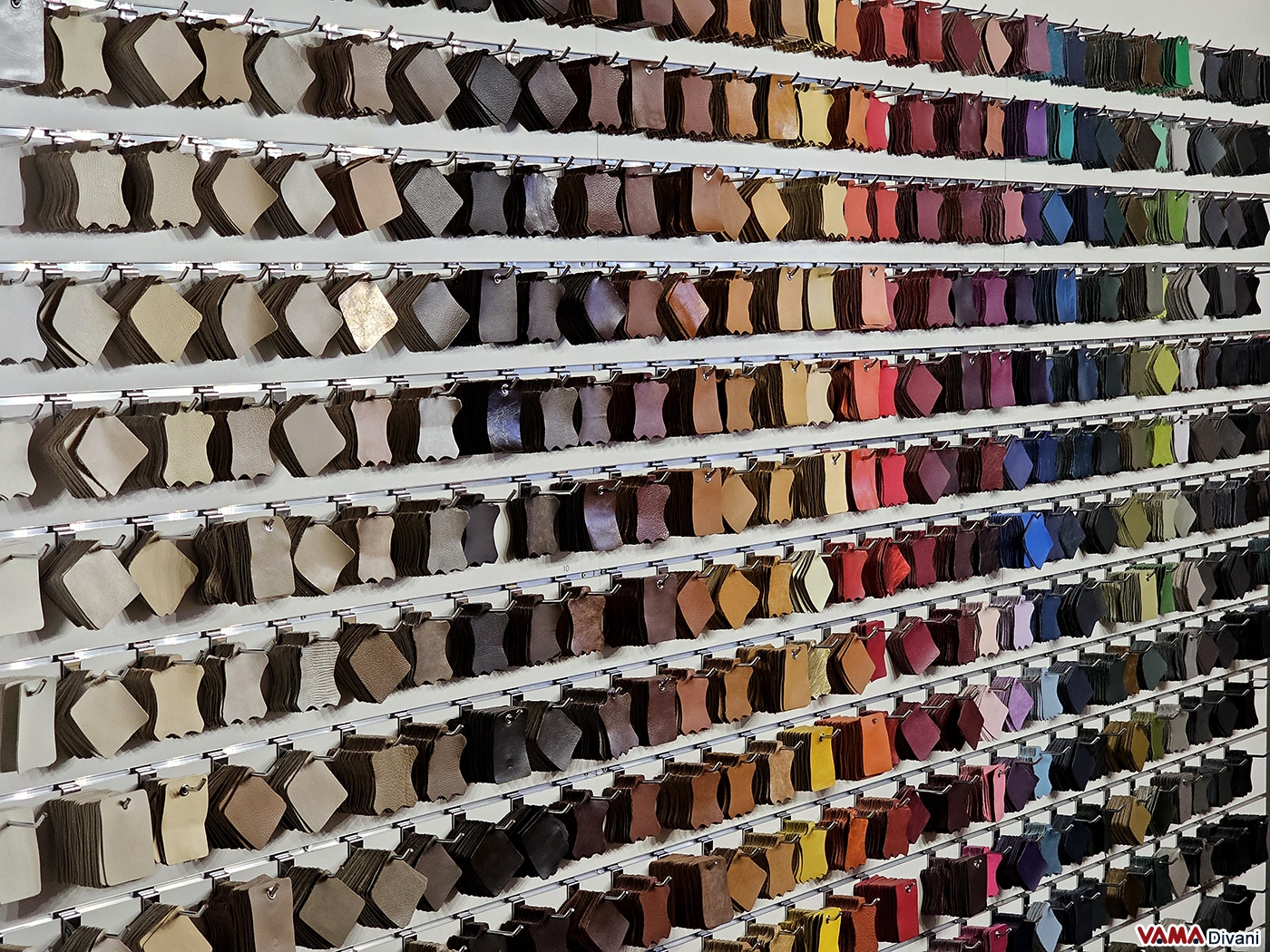 Échantillons de cuir disponibles pour le canapé Chesterfield Arlequin sur mesure
