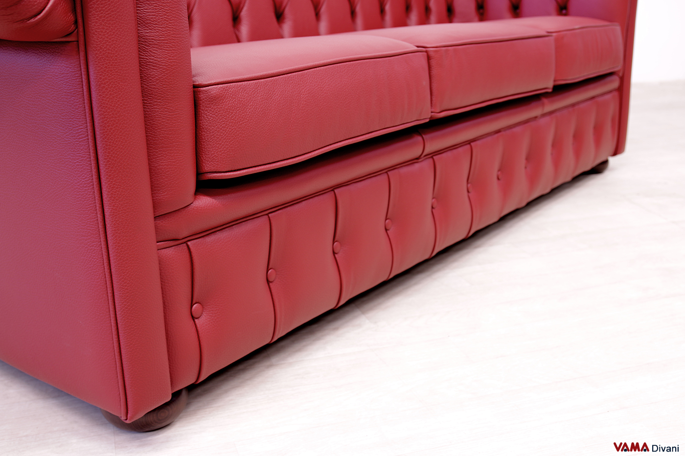 Socle capitonné canapé Chesterfield 3 places cuir épais