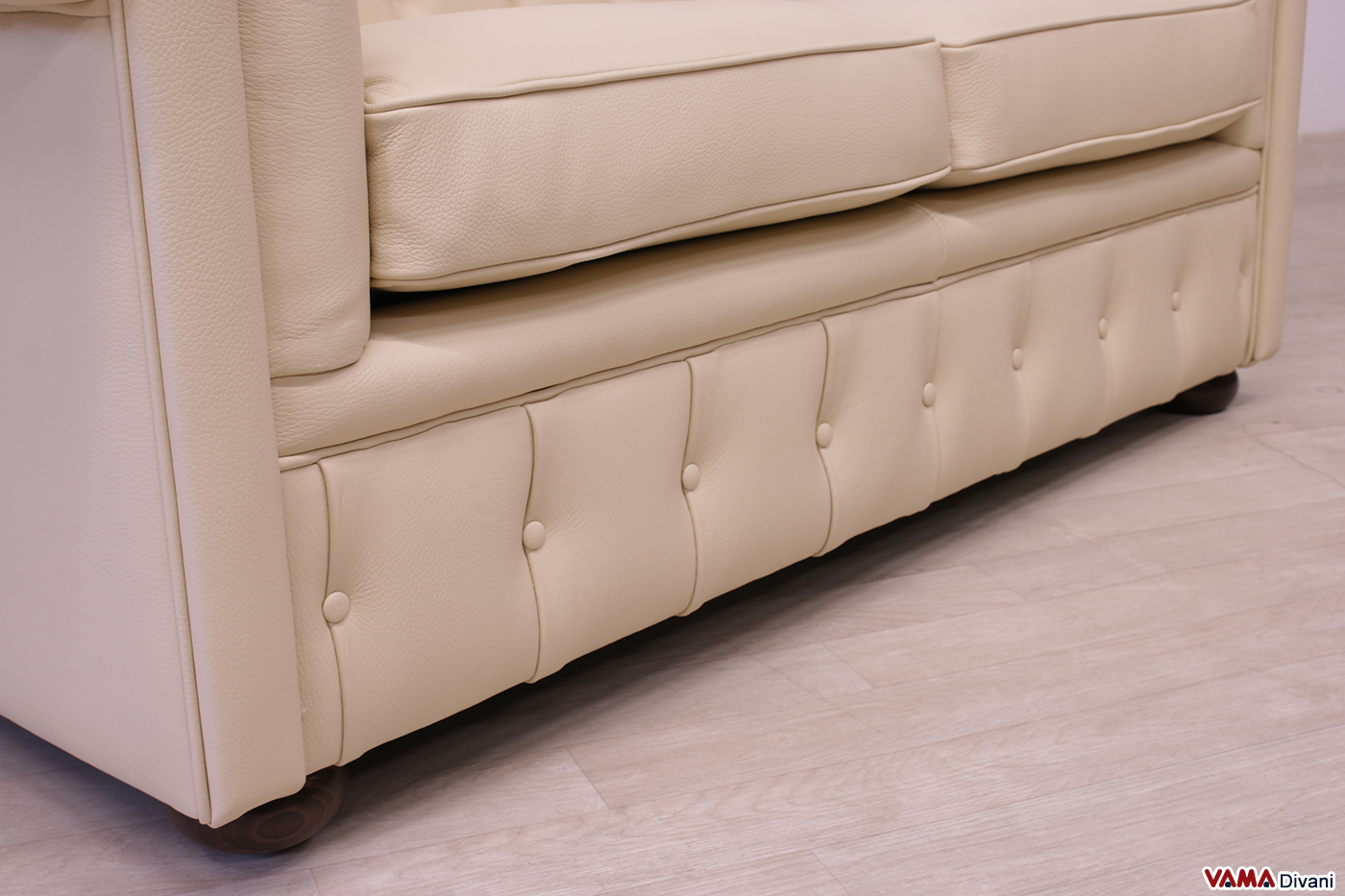 Boutons sur la base du canapé Chesterfield